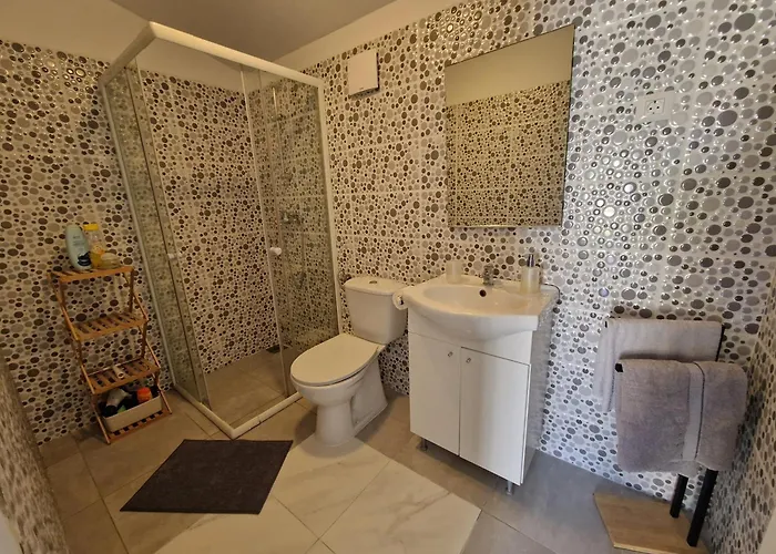 Lav Gostinjska kuća Valica