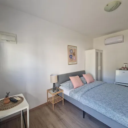 Lav Guest house 3*